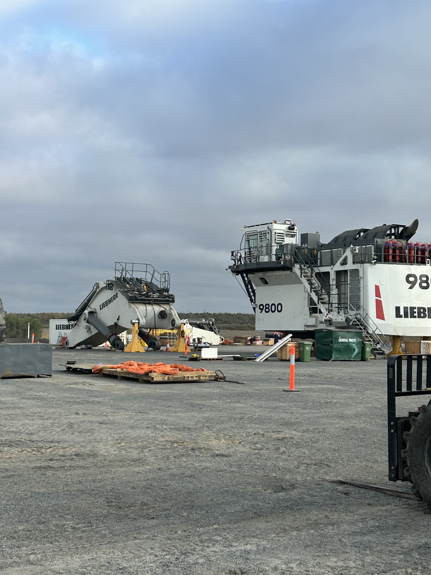 Liebherr 9800 excavator